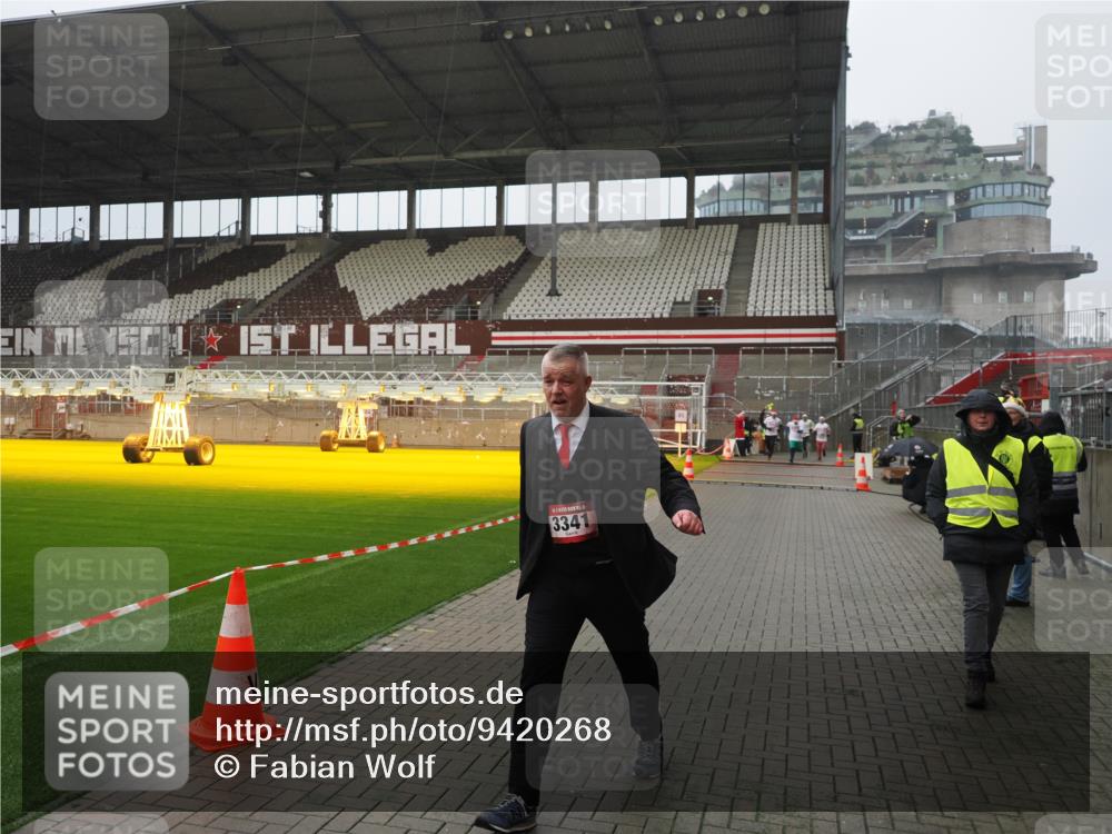 07.12.2025 - St. Pauli X-Mass-Run No. 15 Fabian Wolf http://msf.ph/oto/9420268 07.12.2025 11:38:22 Ziel 2395, 2396, 2715, 3065, 3066, 3341, 3762, 3765 meine-sportfotos.de