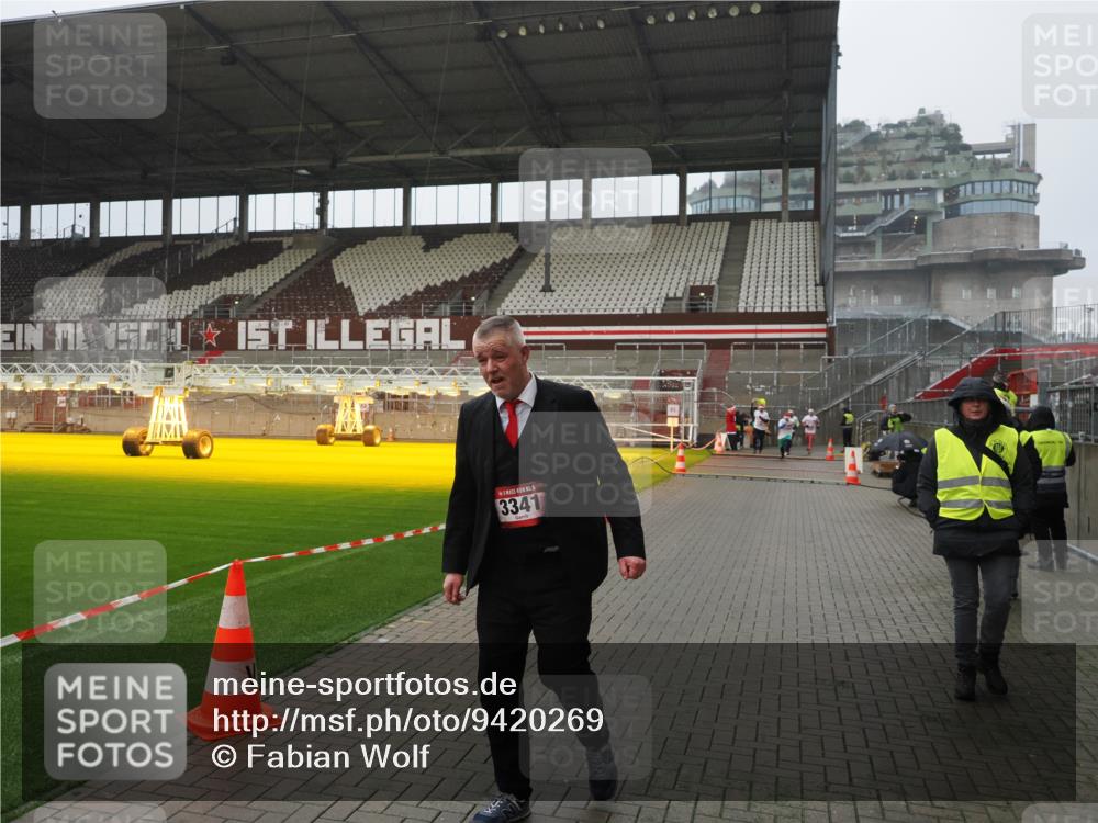 07.12.2025 - St. Pauli X-Mass-Run No. 15 Fabian Wolf http://msf.ph/oto/9420269 07.12.2025 11:38:23 Ziel 2395, 2396, 2715, 3065, 3066, 3341, 3762, 3765 meine-sportfotos.de