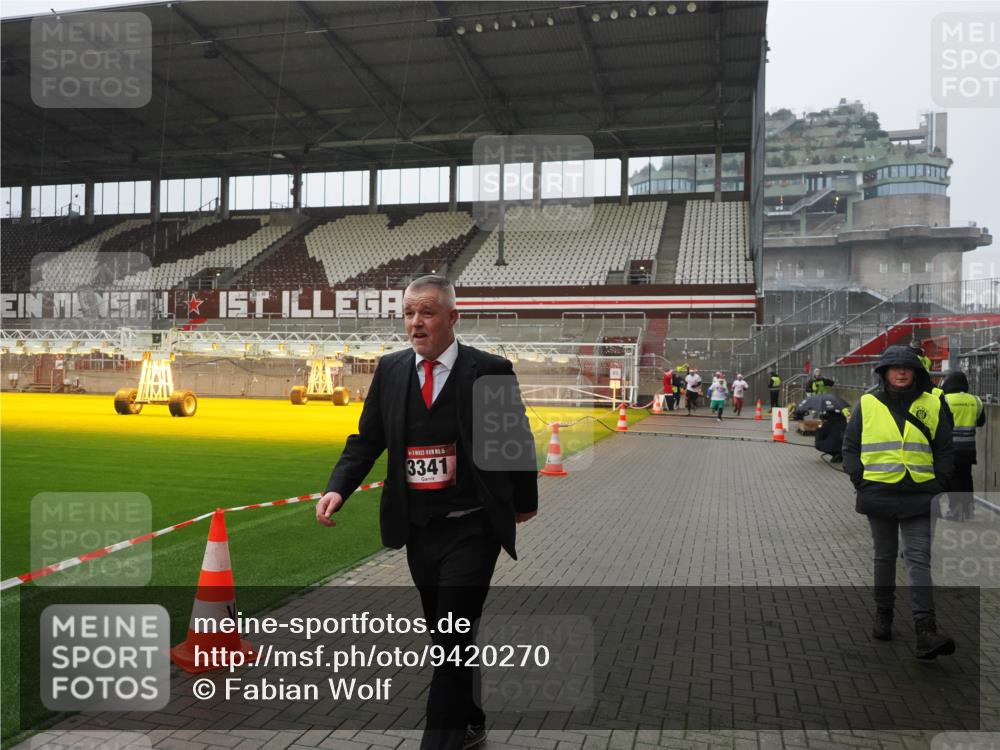 07.12.2025 - St. Pauli X-Mass-Run No. 15 Fabian Wolf http://msf.ph/oto/9420270 07.12.2025 11:38:23 Ziel 2395, 2396, 2715, 3065, 3066, 3341, 3762, 3765 meine-sportfotos.de