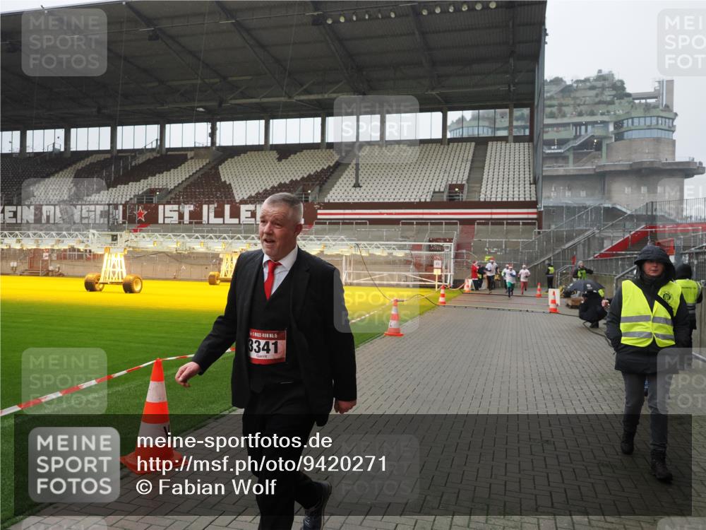 07.12.2025 - St. Pauli X-Mass-Run No. 15 Fabian Wolf http://msf.ph/oto/9420271 07.12.2025 11:38:23 Ziel 2395, 2396, 2715, 3065, 3066, 3341, 3762, 3765 meine-sportfotos.de