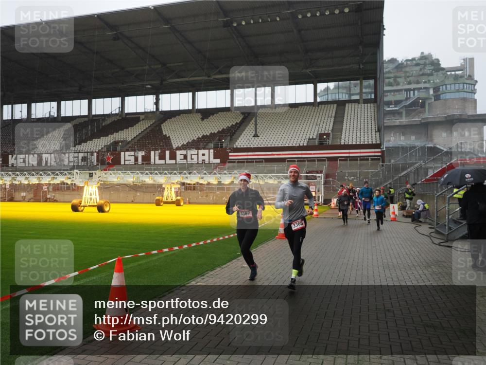 07.12.2025 - St. Pauli X-Mass-Run No. 15 Fabian Wolf http://msf.ph/oto/9420299 07.12.2025 11:38:39 Ziel 1133, 1318, 1601, 1605, 1606, 2099, 2815, 2816, 3365, 3367, 3508, 4821, 4822 meine-sportfotos.de