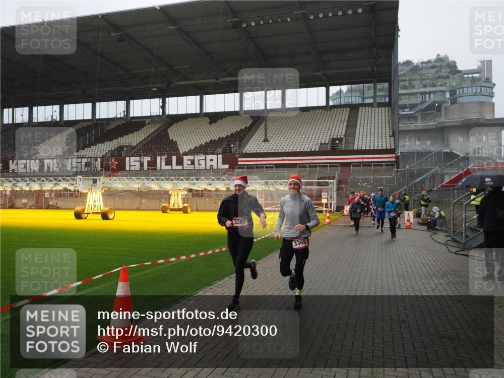 07.12.2025 - St. Pauli X-Mass-Run No. 15 Fabian Wolf http://msf.ph/oto/9420300 07.12.2025 11:38:39 Ziel 1133, 1318, 1601, 1605, 1606, 2099, 2815, 2816, 3365, 3367, 3508, 4821, 4822 meine-sportfotos.de