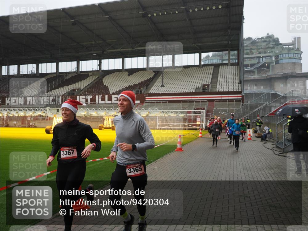 07.12.2025 - St. Pauli X-Mass-Run No. 15 Fabian Wolf http://msf.ph/oto/9420304 07.12.2025 11:38:40 Ziel 453, 1133, 1318, 1601, 1605, 1606, 2099, 2815, 2816, 3365, 3367, 3508, 4821, 4822 meine-sportfotos.de