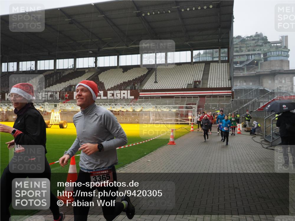 07.12.2025 - St. Pauli X-Mass-Run No. 15 Fabian Wolf http://msf.ph/oto/9420305 07.12.2025 11:38:40 Ziel 453, 1133, 1318, 1601, 1605, 1606, 2099, 2815, 2816, 3365, 3367, 3508, 4821, 4822 meine-sportfotos.de