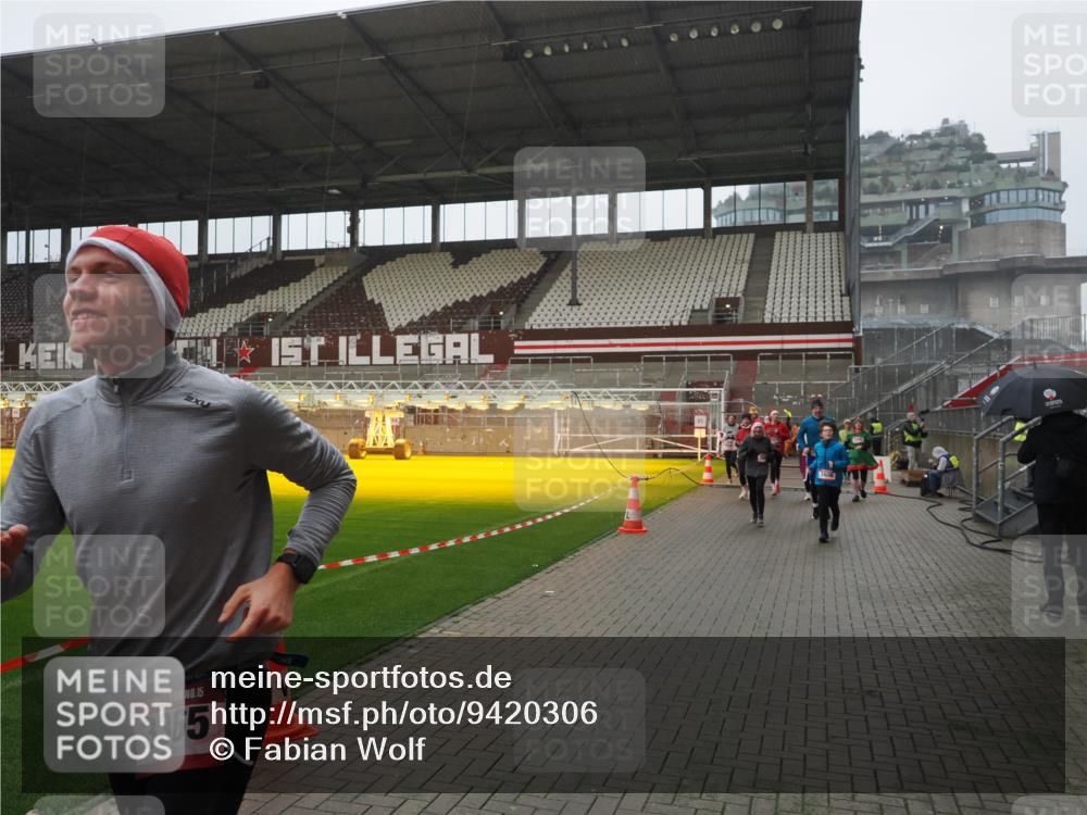 07.12.2025 - St. Pauli X-Mass-Run No. 15 Fabian Wolf http://msf.ph/oto/9420306 07.12.2025 11:38:40 Ziel 453, 1133, 1318, 1601, 1605, 1606, 2099, 2815, 2816, 3365, 3367, 3508, 4821, 4822 meine-sportfotos.de