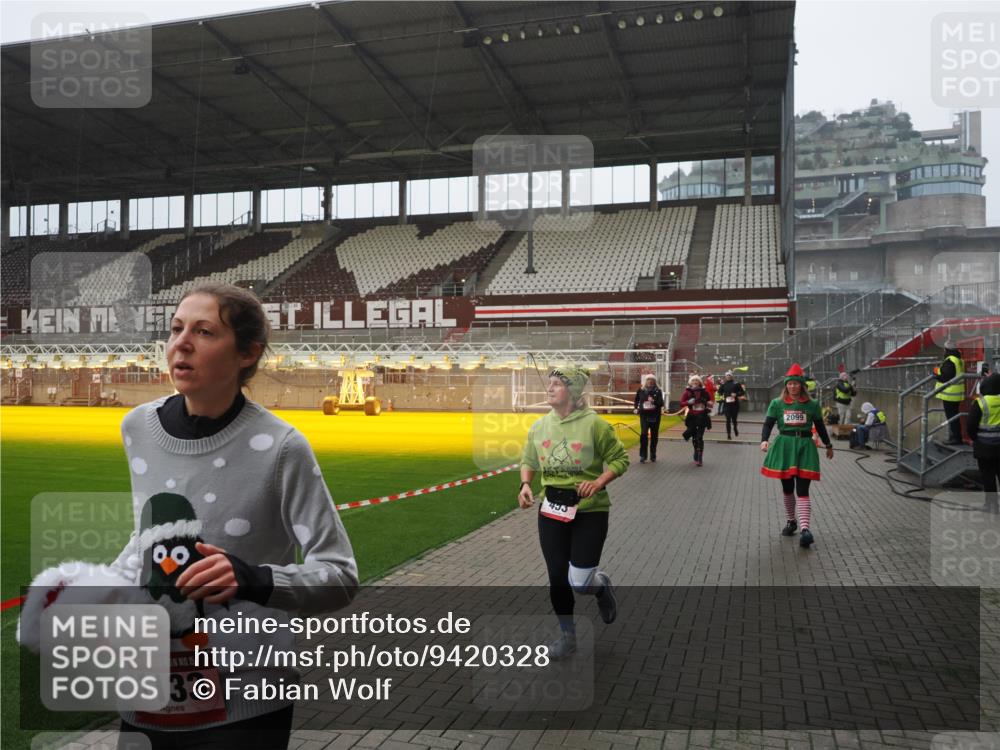 07.12.2025 - St. Pauli X-Mass-Run No. 15 Fabian Wolf http://msf.ph/oto/9420328 07.12.2025 11:38:47 Ziel 453, 729, 1133, 1318, 1601, 1605, 1606, 2010, 2011, 2099, 2815, 2816, 3365, 3367, 3508 meine-sportfotos.de