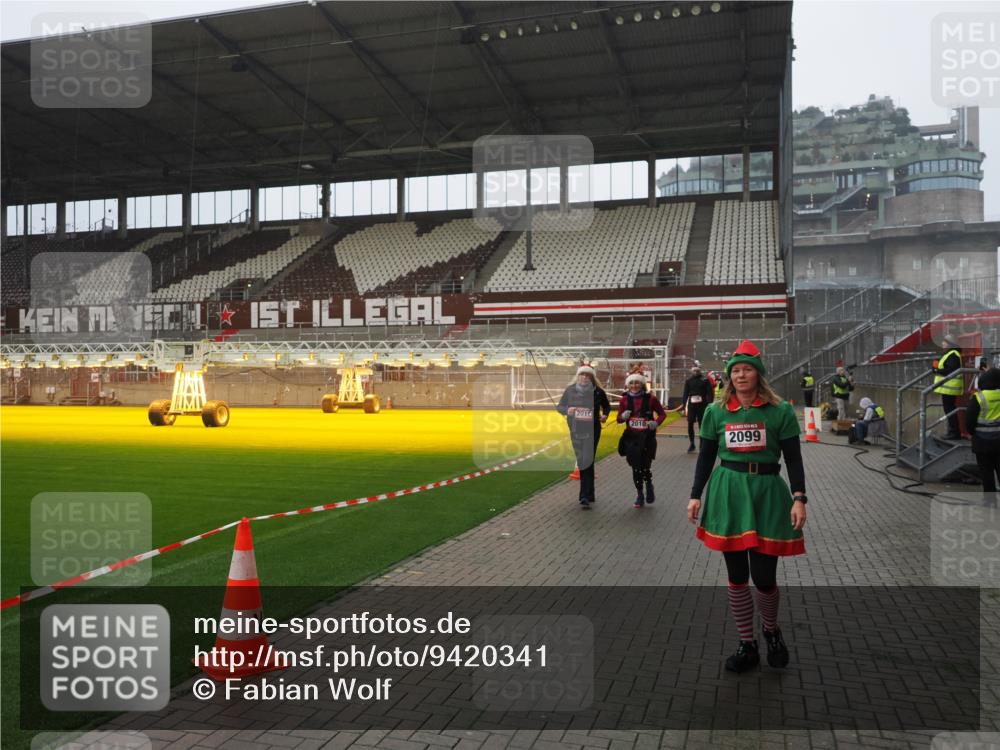 07.12.2025 - St. Pauli X-Mass-Run No. 15 Fabian Wolf http://msf.ph/oto/9420341 07.12.2025 11:38:50 Ziel 453, 729, 1133, 1318, 1601, 1605, 1606, 2010, 2011, 2099, 2815, 2816, 3365, 3367, 3508 meine-sportfotos.de