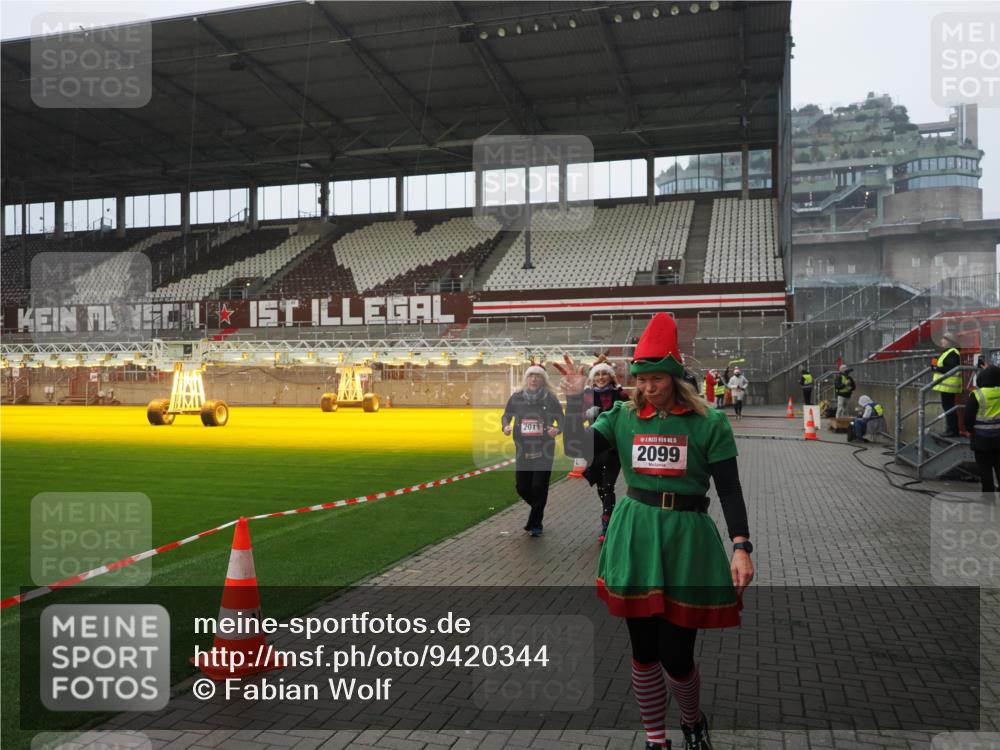 07.12.2025 - St. Pauli X-Mass-Run No. 15 Fabian Wolf http://msf.ph/oto/9420344 07.12.2025 11:38:50 Ziel 453, 729, 1133, 1318, 1601, 1605, 1606, 2010, 2011, 2099, 2815, 2816, 3365, 3367, 3508 meine-sportfotos.de