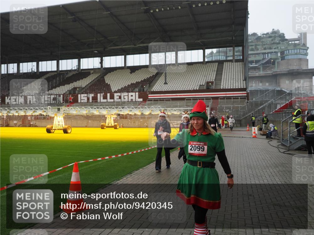 07.12.2025 - St. Pauli X-Mass-Run No. 15 Fabian Wolf http://msf.ph/oto/9420345 07.12.2025 11:38:51 Ziel 453, 729, 1133, 1318, 1601, 1605, 1606, 2010, 2011, 2099, 2815, 2816, 3365, 3367, 3508 meine-sportfotos.de