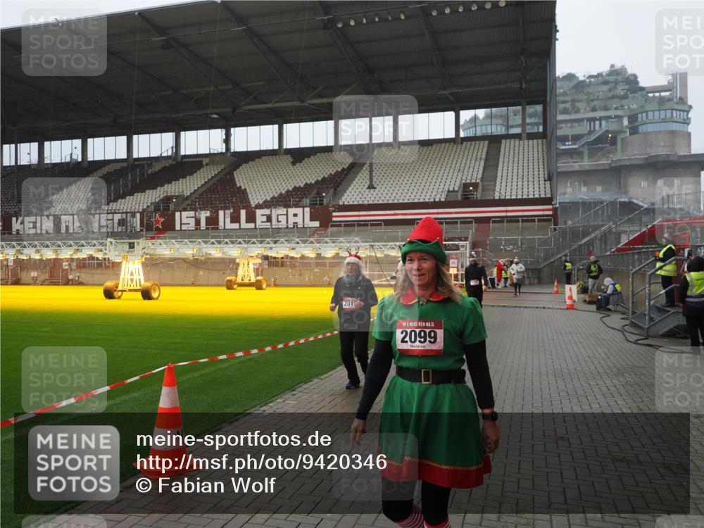 07.12.2025 - St. Pauli X-Mass-Run No. 15 Fabian Wolf http://msf.ph/oto/9420346 07.12.2025 11:38:51 Ziel 453, 729, 1133, 1318, 1601, 1605, 1606, 2010, 2011, 2099, 2815, 2816, 3365, 3367, 3508 meine-sportfotos.de