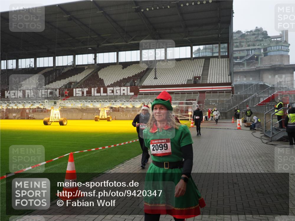07.12.2025 - St. Pauli X-Mass-Run No. 15 Fabian Wolf http://msf.ph/oto/9420347 07.12.2025 11:38:51 Ziel 453, 729, 1133, 1318, 1601, 1605, 1606, 2010, 2011, 2099, 2815, 2816, 3365, 3367, 3508 meine-sportfotos.de