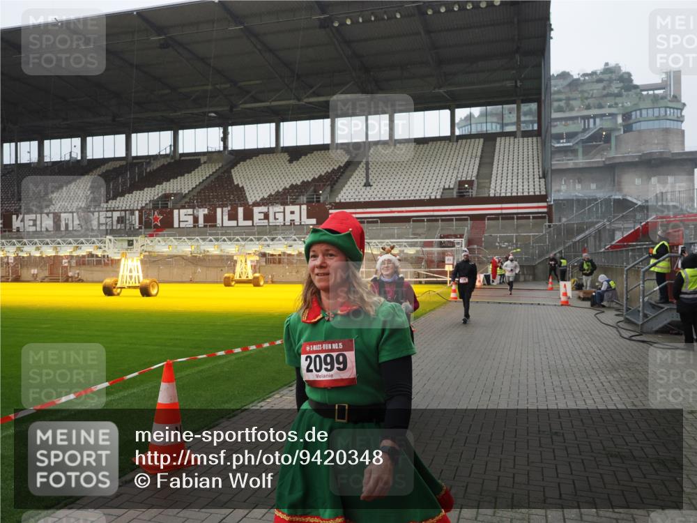 07.12.2025 - St. Pauli X-Mass-Run No. 15 Fabian Wolf http://msf.ph/oto/9420348 07.12.2025 11:38:51 Ziel 453, 729, 1133, 1318, 1601, 1605, 1606, 2010, 2011, 2099, 2815, 2816, 3365, 3367, 3508 meine-sportfotos.de