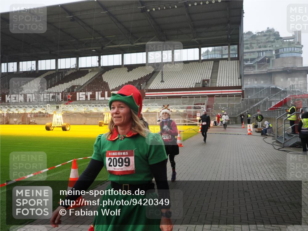 07.12.2025 - St. Pauli X-Mass-Run No. 15 Fabian Wolf http://msf.ph/oto/9420349 07.12.2025 11:38:51 Ziel 453, 729, 1133, 1318, 1601, 1605, 1606, 2010, 2011, 2099, 2815, 2816, 3365, 3367, 3508 meine-sportfotos.de
