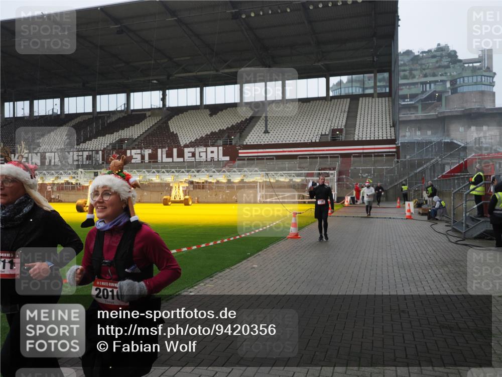 07.12.2025 - St. Pauli X-Mass-Run No. 15 Fabian Wolf http://msf.ph/oto/9420356 07.12.2025 11:38:53 Ziel 453, 729, 1133, 1318, 1601, 1605, 1606, 2010, 2011, 2099, 2602, 2815, 2816, 3365, 3367, 3508 meine-sportfotos.de