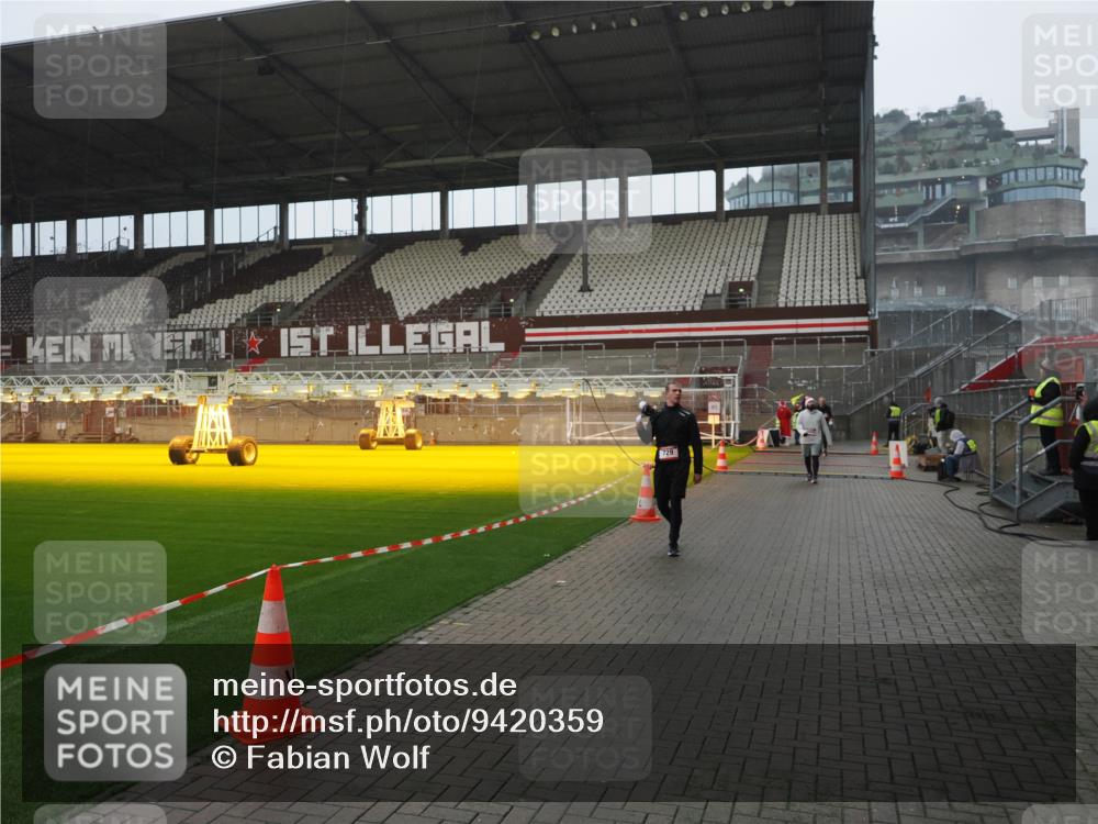 07.12.2025 - St. Pauli X-Mass-Run No. 15 Fabian Wolf http://msf.ph/oto/9420359 07.12.2025 11:38:55 Ziel 453, 729, 1133, 1318, 1601, 1605, 1606, 1737, 2010, 2011, 2099, 2602, 2815, 2816, 3508 meine-sportfotos.de