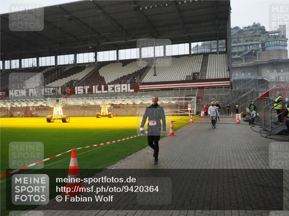 07.12.2025 - St. Pauli X-Mass-Run No. 15 Fabian Wolf http://msf.ph/oto/9420364 07.12.2025 11:38:57 Ziel 453, 729, 1133, 1318, 1737, 2010, 2011, 2099, 2602, 2815, 2816, 3508 meine-sportfotos.de