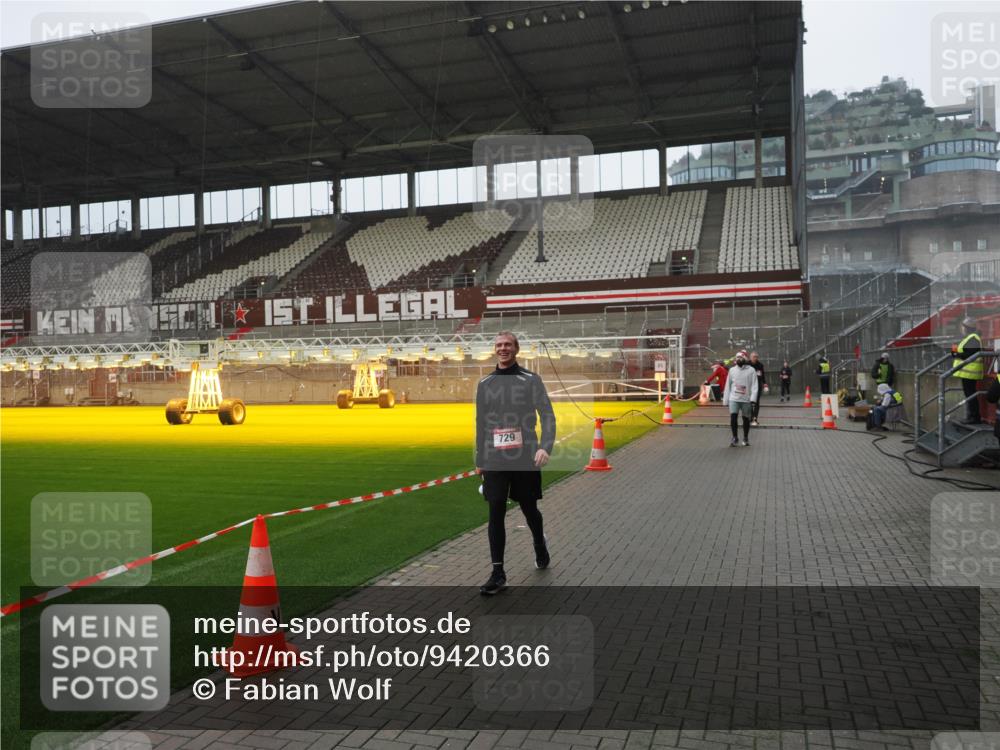 07.12.2025 - St. Pauli X-Mass-Run No. 15 Fabian Wolf http://msf.ph/oto/9420366 07.12.2025 11:38:57 Ziel 453, 729, 1133, 1318, 1737, 2010, 2011, 2099, 2602, 2815, 2816, 3508 meine-sportfotos.de