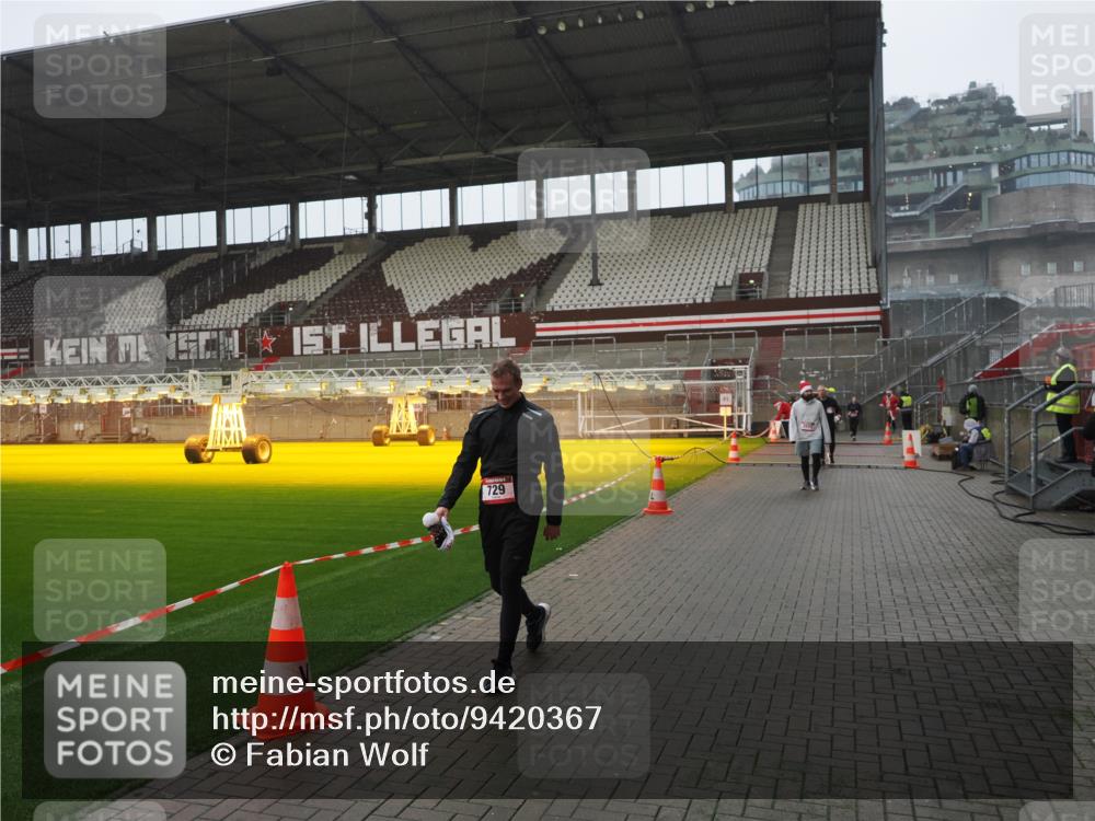 07.12.2025 - St. Pauli X-Mass-Run No. 15 Fabian Wolf http://msf.ph/oto/9420367 07.12.2025 11:38:57 Ziel 453, 729, 1133, 1318, 1737, 2010, 2011, 2099, 2602, 2815, 2816, 3508 meine-sportfotos.de