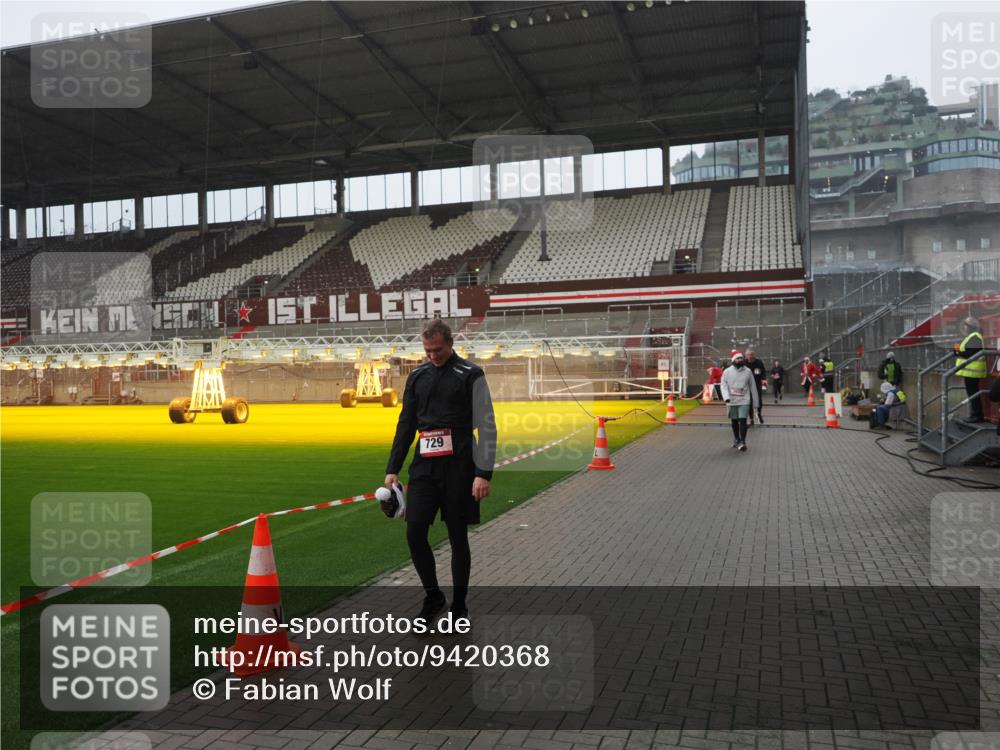 07.12.2025 - St. Pauli X-Mass-Run No. 15 Fabian Wolf http://msf.ph/oto/9420368 07.12.2025 11:38:58 Ziel 453, 729, 1133, 1737, 2010, 2011, 2602, 2815, 2816, 3508 meine-sportfotos.de