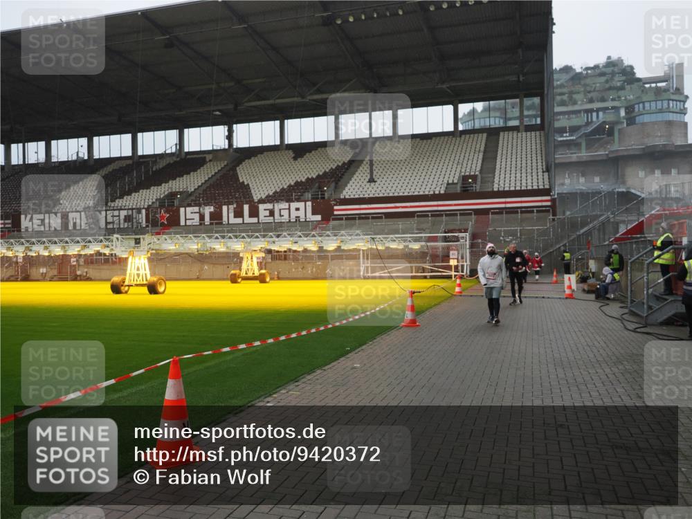 07.12.2025 - St. Pauli X-Mass-Run No. 15 Fabian Wolf http://msf.ph/oto/9420372 07.12.2025 11:39:00 Ziel 453, 729, 1737, 2010, 2011, 2602, 3357 meine-sportfotos.de