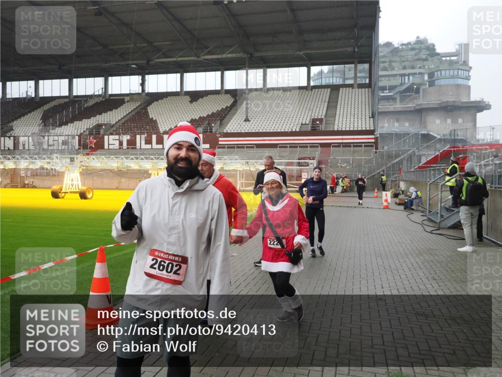 07.12.2025 - St. Pauli X-Mass-Run No. 15 Fabian Wolf http://msf.ph/oto/9420413 07.12.2025 11:39:13 Ziel 1737, 2225, 2226, 2978, 3357 meine-sportfotos.de