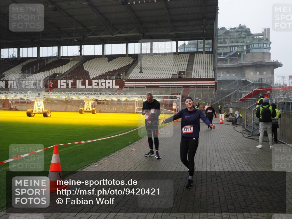 07.12.2025 - St. Pauli X-Mass-Run No. 15 Fabian Wolf http://msf.ph/oto/9420421 07.12.2025 11:39:17 Ziel 2057, 2225, 2226, 2978, 3357 meine-sportfotos.de