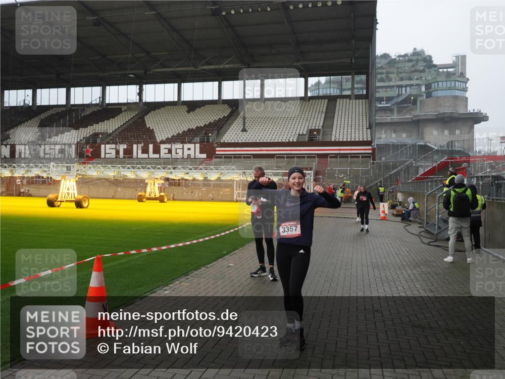07.12.2025 - St. Pauli X-Mass-Run No. 15 Fabian Wolf http://msf.ph/oto/9420423 07.12.2025 11:39:18 Ziel 2057, 2225, 2226, 2978, 3357 meine-sportfotos.de