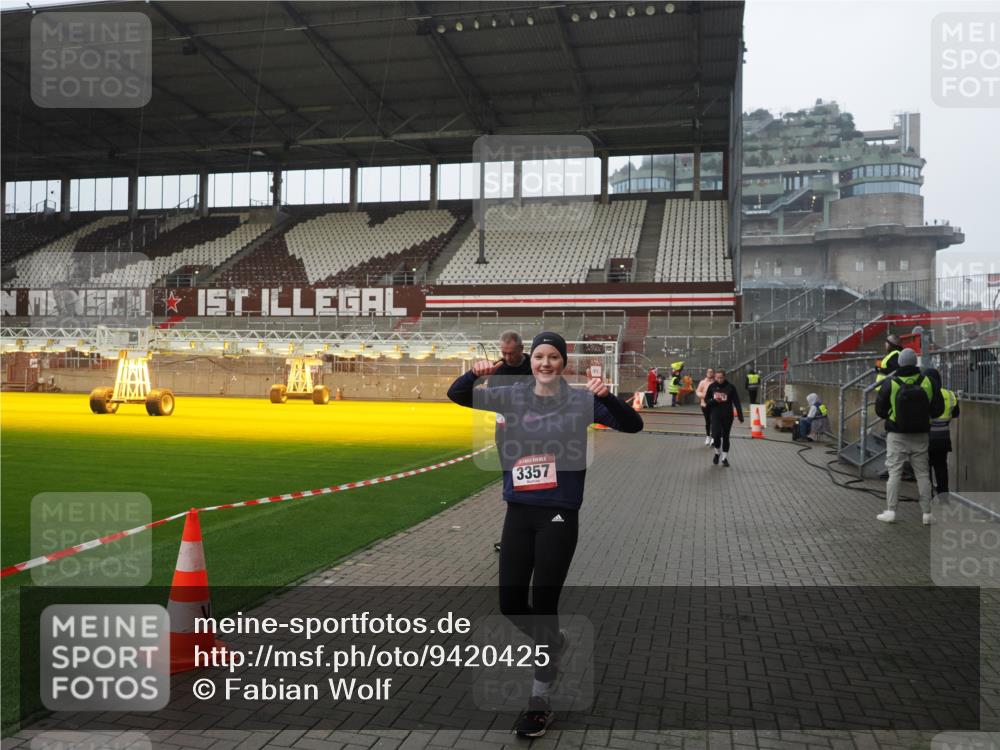 07.12.2025 - St. Pauli X-Mass-Run No. 15 Fabian Wolf http://msf.ph/oto/9420425 07.12.2025 11:39:18 Ziel 2057, 2225, 2226, 2978, 3357 meine-sportfotos.de