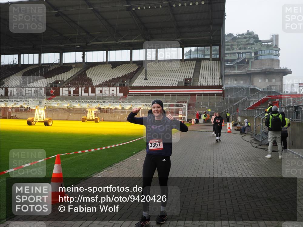 07.12.2025 - St. Pauli X-Mass-Run No. 15 Fabian Wolf http://msf.ph/oto/9420426 07.12.2025 11:39:19 Ziel 2057, 2225, 2226, 2978, 3357 meine-sportfotos.de