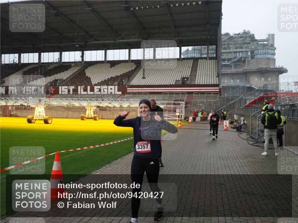 07.12.2025 - St. Pauli X-Mass-Run No. 15 Fabian Wolf http://msf.ph/oto/9420427 07.12.2025 11:39:19 Ziel 2057, 2225, 2226, 2978, 3357 meine-sportfotos.de
