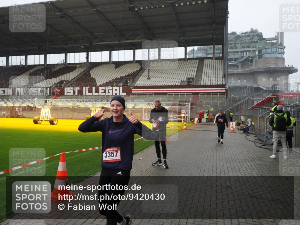07.12.2025 - St. Pauli X-Mass-Run No. 15 Fabian Wolf http://msf.ph/oto/9420430 07.12.2025 11:39:19 Ziel 2057, 2225, 2226, 2978, 3357 meine-sportfotos.de