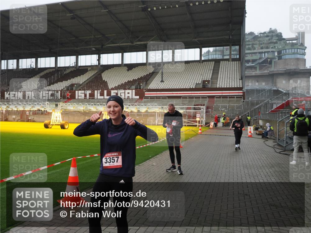 07.12.2025 - St. Pauli X-Mass-Run No. 15 Fabian Wolf http://msf.ph/oto/9420431 07.12.2025 11:39:20 Ziel 2057, 2225, 2226, 2978, 3357 meine-sportfotos.de