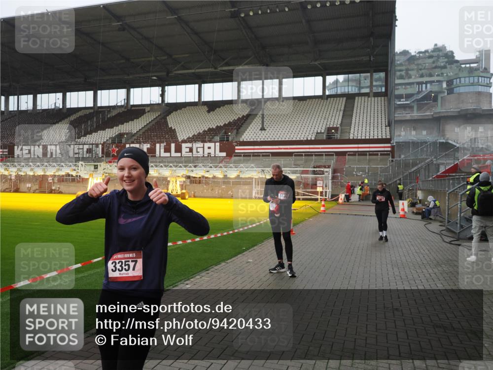 07.12.2025 - St. Pauli X-Mass-Run No. 15 Fabian Wolf http://msf.ph/oto/9420433 07.12.2025 11:39:20 Ziel 2057, 2225, 2226, 2978, 3357 meine-sportfotos.de
