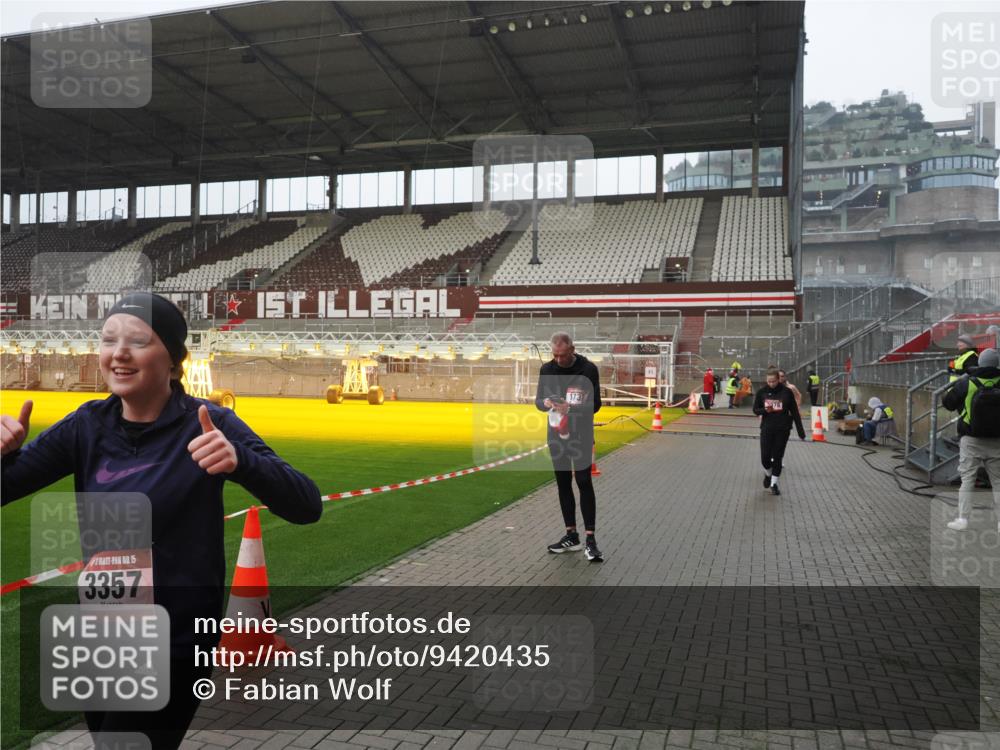 07.12.2025 - St. Pauli X-Mass-Run No. 15 Fabian Wolf http://msf.ph/oto/9420435 07.12.2025 11:39:20 Ziel 2057, 2225, 2226, 2978, 3357 meine-sportfotos.de