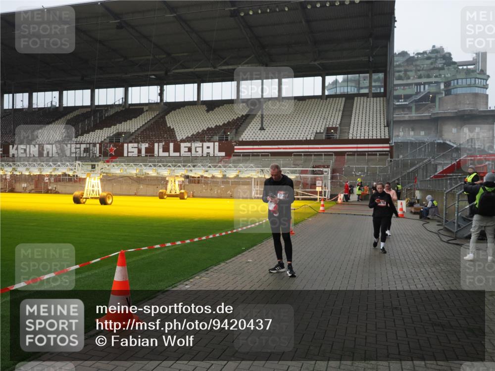 07.12.2025 - St. Pauli X-Mass-Run No. 15 Fabian Wolf http://msf.ph/oto/9420437 07.12.2025 11:39:21 Ziel 2057, 2225, 2226, 2978 meine-sportfotos.de