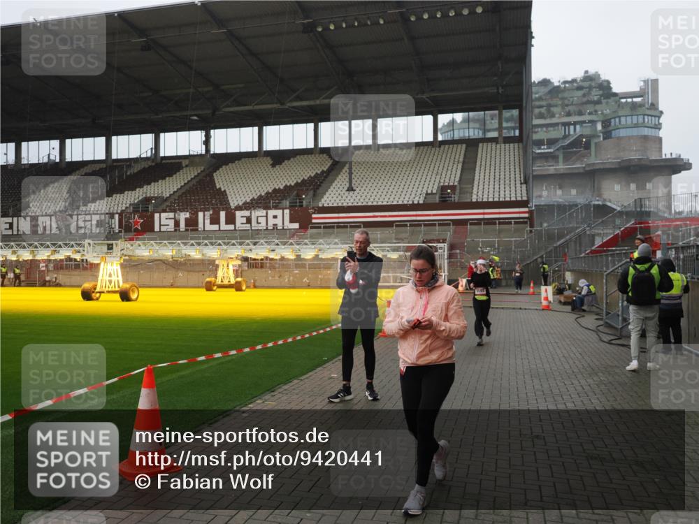 07.12.2025 - St. Pauli X-Mass-Run No. 15 Fabian Wolf http://msf.ph/oto/9420441 07.12.2025 11:39:28 Ziel 2057, 2978, 3593 meine-sportfotos.de