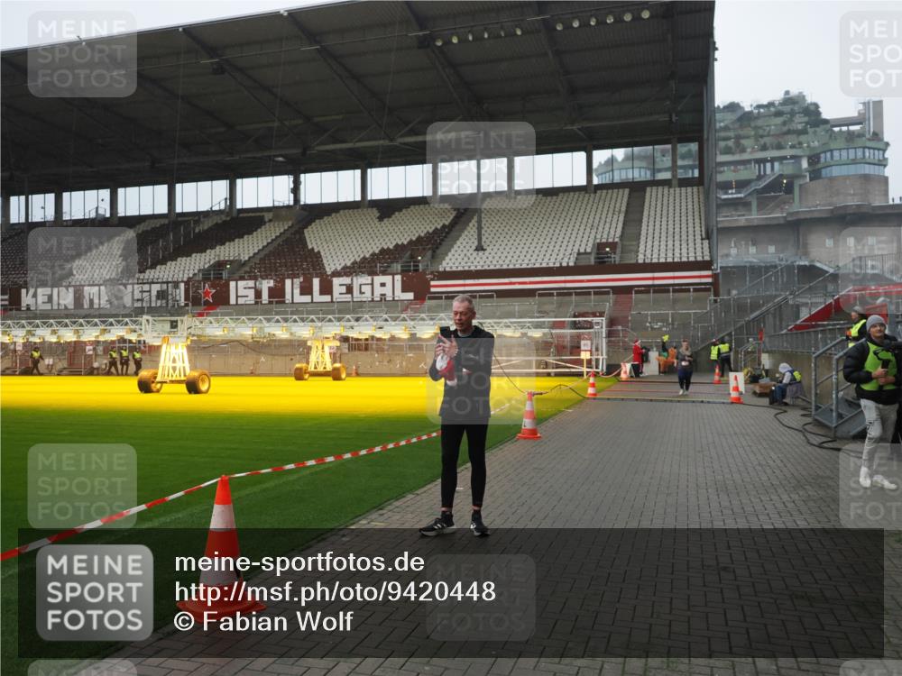 07.12.2025 - St. Pauli X-Mass-Run No. 15 Fabian Wolf http://msf.ph/oto/9420448 07.12.2025 11:39:32 Ziel 12, 2057, 3593 meine-sportfotos.de