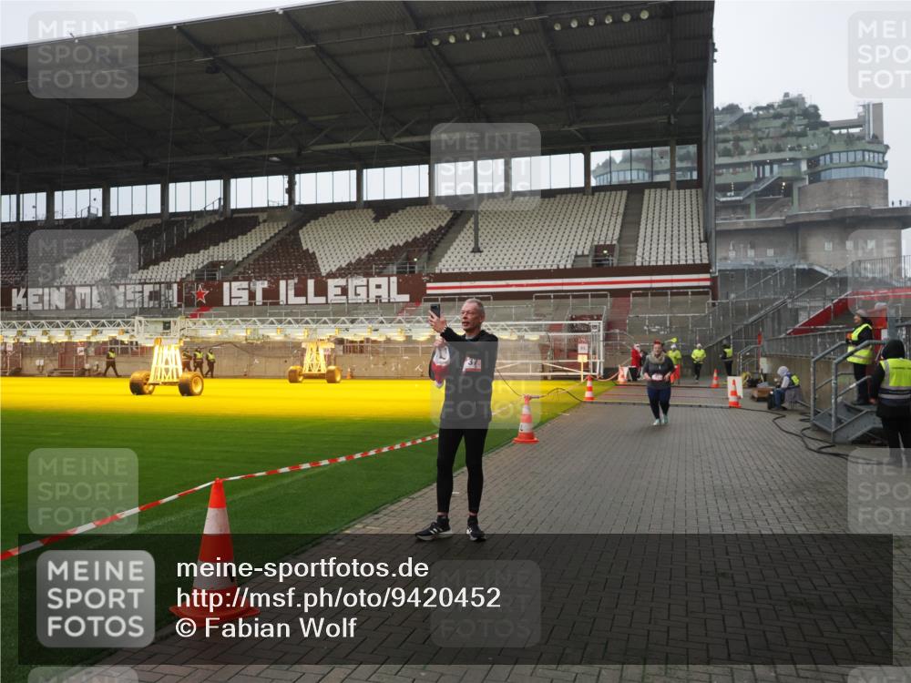 07.12.2025 - St. Pauli X-Mass-Run No. 15 Fabian Wolf http://msf.ph/oto/9420452 07.12.2025 11:39:37 Ziel 12, 3593 meine-sportfotos.de