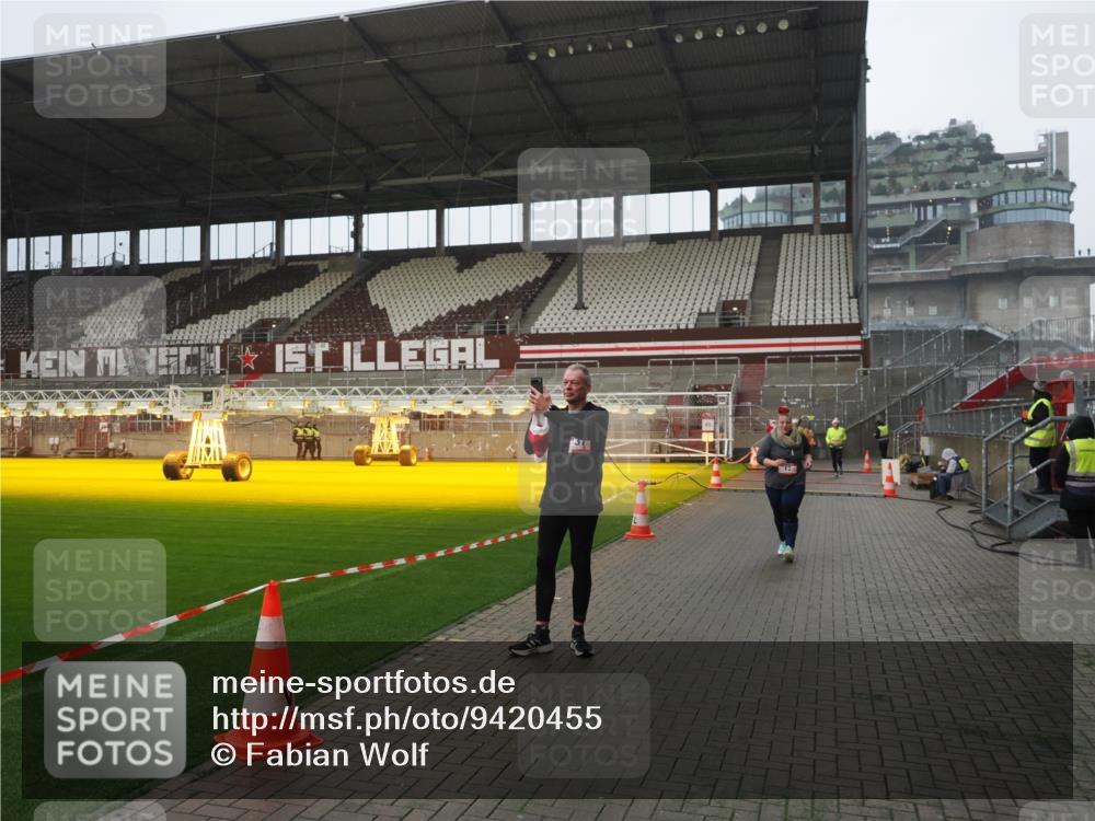 07.12.2025 - St. Pauli X-Mass-Run No. 15 Fabian Wolf http://msf.ph/oto/9420455 07.12.2025 11:39:40 Ziel 12, 533, 3362, 3593 meine-sportfotos.de