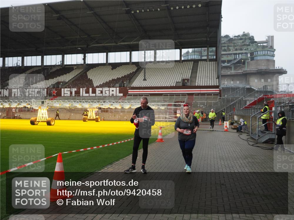 07.12.2025 - St. Pauli X-Mass-Run No. 15 Fabian Wolf http://msf.ph/oto/9420458 07.12.2025 11:39:42 Ziel 12, 533, 3362, 3593 meine-sportfotos.de