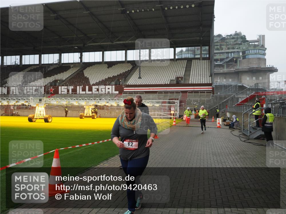 07.12.2025 - St. Pauli X-Mass-Run No. 15 Fabian Wolf http://msf.ph/oto/9420463 07.12.2025 11:39:44 Ziel 12, 533, 3362 meine-sportfotos.de