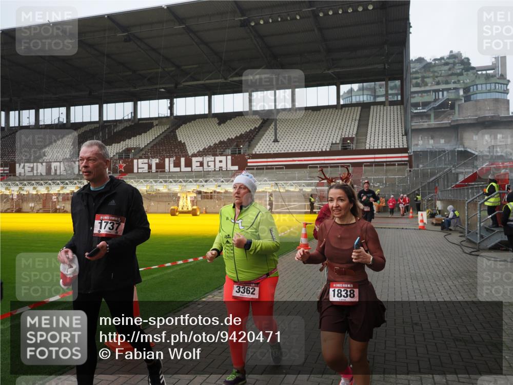 07.12.2025 - St. Pauli X-Mass-Run No. 15 Fabian Wolf http://msf.ph/oto/9420471 07.12.2025 11:39:54 Ziel 533, 1838, 1843, 2031, 2561, 3362 meine-sportfotos.de