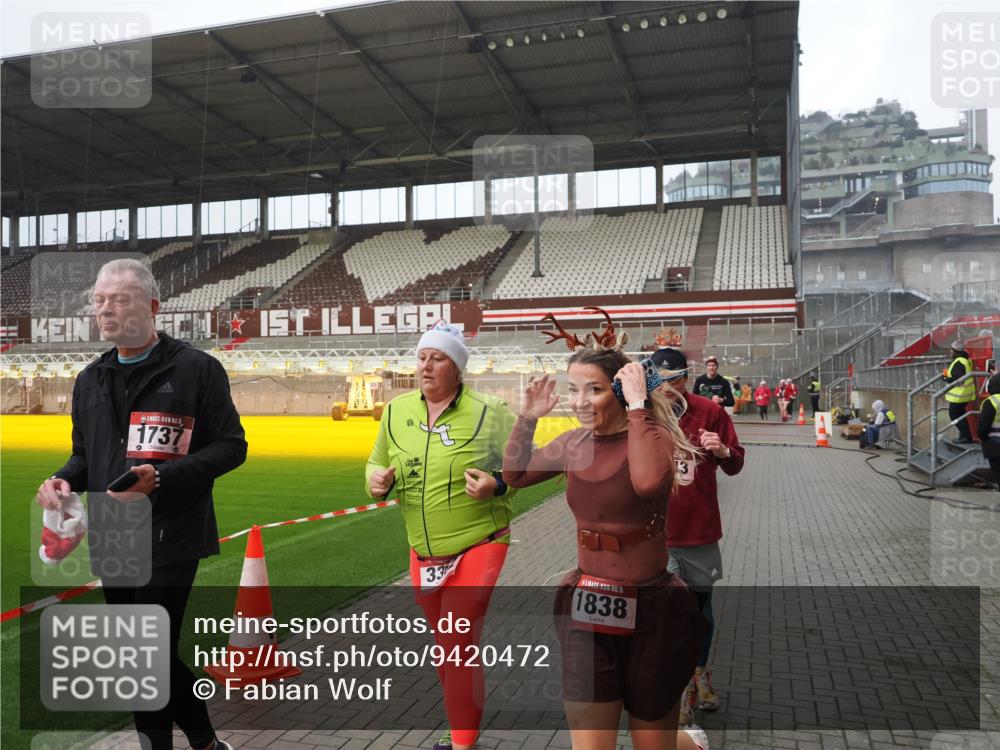 07.12.2025 - St. Pauli X-Mass-Run No. 15 Fabian Wolf http://msf.ph/oto/9420472 07.12.2025 11:39:55 Ziel 533, 1838, 1843, 2031, 2561, 3362 meine-sportfotos.de