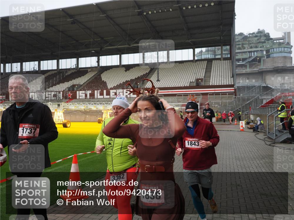 07.12.2025 - St. Pauli X-Mass-Run No. 15 Fabian Wolf http://msf.ph/oto/9420473 07.12.2025 11:39:55 Ziel 533, 1838, 1843, 2031, 2561, 3362 meine-sportfotos.de