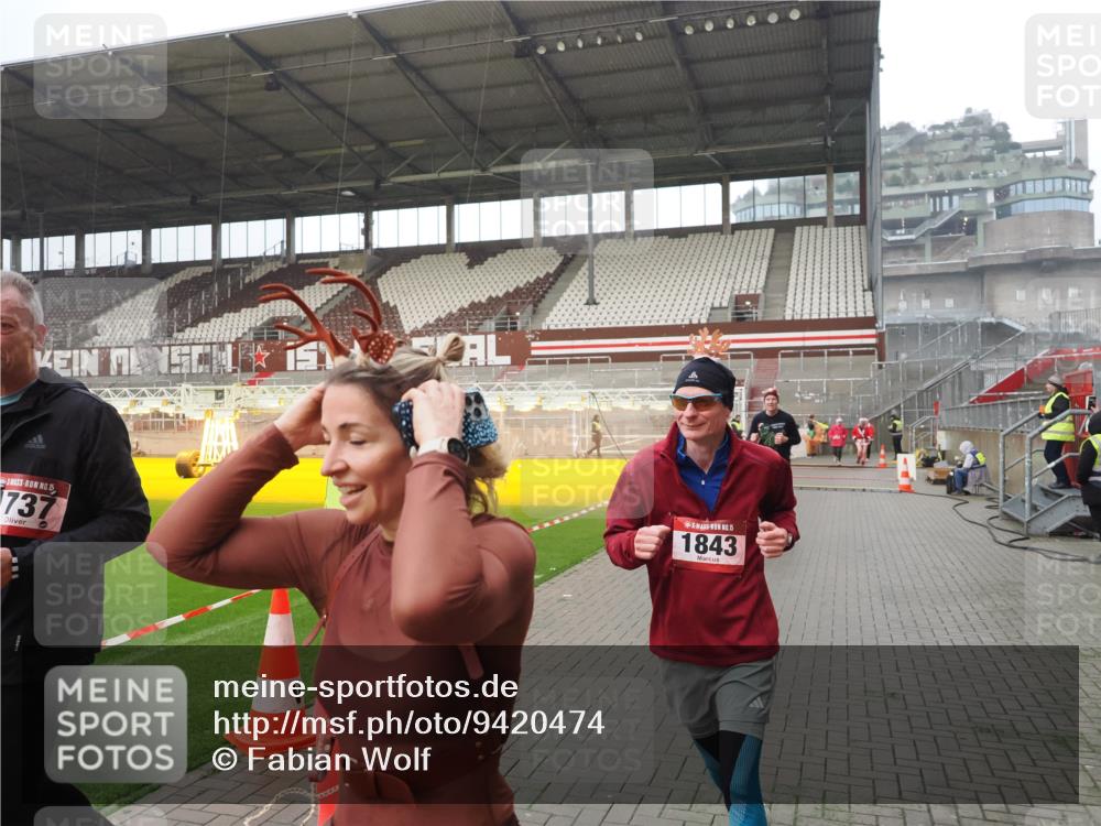07.12.2025 - St. Pauli X-Mass-Run No. 15 Fabian Wolf http://msf.ph/oto/9420474 07.12.2025 11:39:55 Ziel 533, 1838, 1843, 2031, 2561, 3362 meine-sportfotos.de