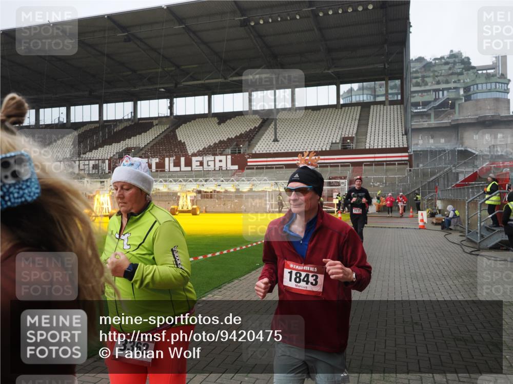 07.12.2025 - St. Pauli X-Mass-Run No. 15 Fabian Wolf http://msf.ph/oto/9420475 07.12.2025 11:39:55 Ziel 533, 1838, 1843, 2031, 2561, 3362 meine-sportfotos.de