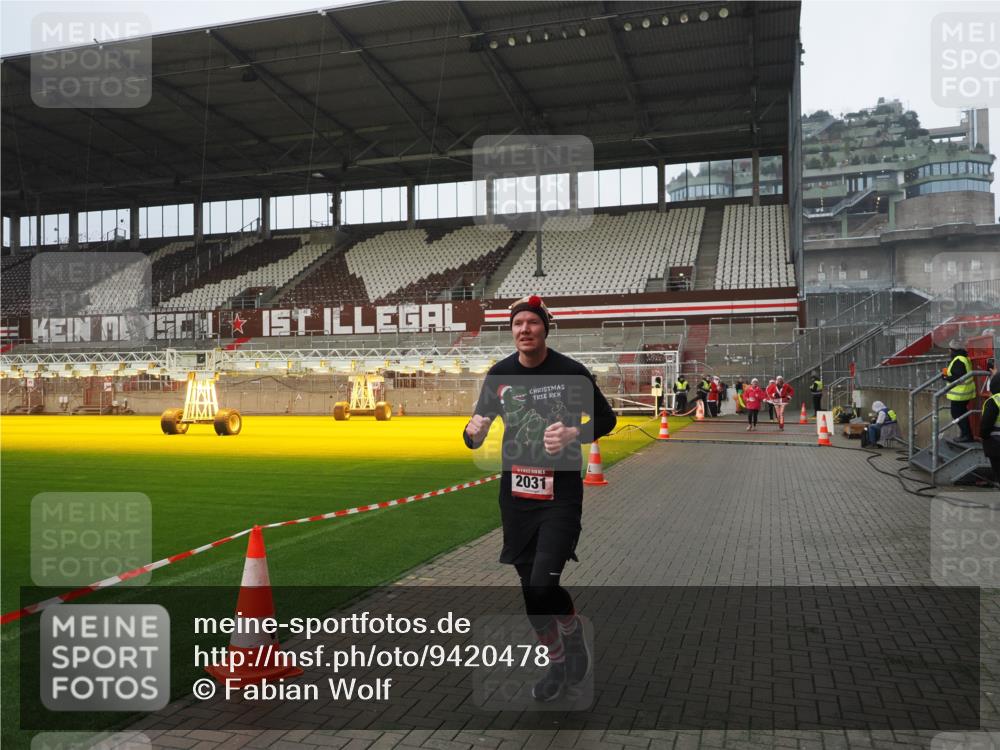 07.12.2025 - St. Pauli X-Mass-Run No. 15 Fabian Wolf http://msf.ph/oto/9420478 07.12.2025 11:39:57 Ziel 533, 1168, 1169, 1838, 1843, 2031, 2561, 3362 meine-sportfotos.de