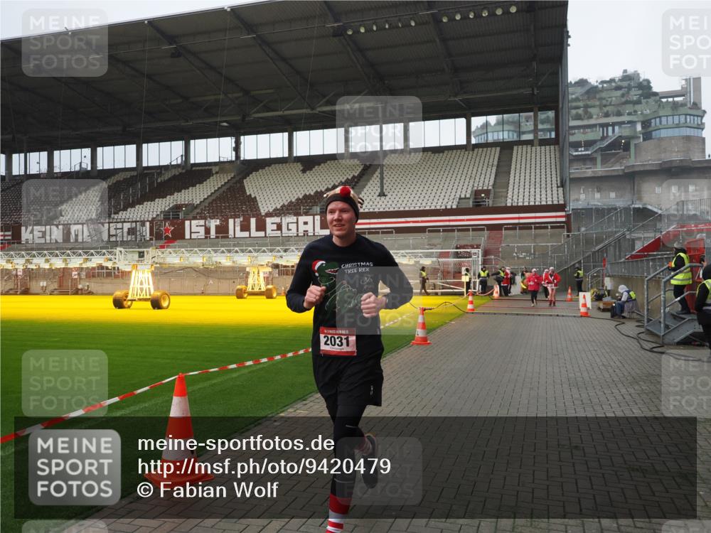 07.12.2025 - St. Pauli X-Mass-Run No. 15 Fabian Wolf http://msf.ph/oto/9420479 07.12.2025 11:39:57 Ziel 533, 1168, 1169, 1838, 1843, 2031, 2561, 3362 meine-sportfotos.de
