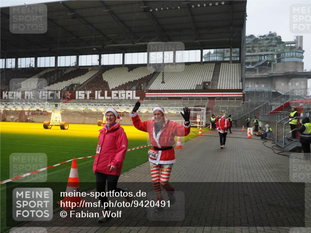 07.12.2025 - St. Pauli X-Mass-Run No. 15 Fabian Wolf http://msf.ph/oto/9420491 07.12.2025 11:40:08 Ziel 1168, 1169, 1533, 2031 meine-sportfotos.de