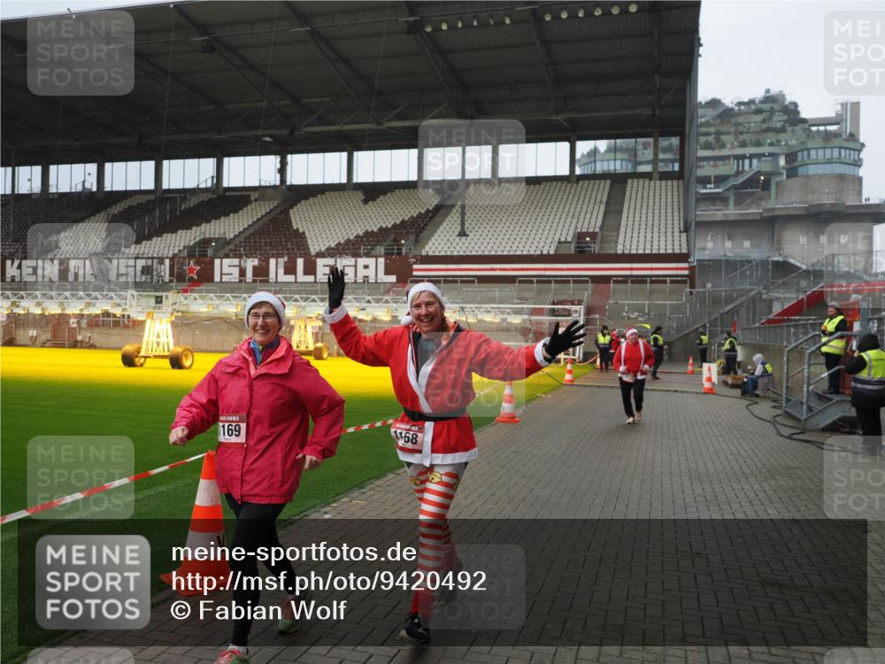 07.12.2025 - St. Pauli X-Mass-Run No. 15 Fabian Wolf http://msf.ph/oto/9420492 07.12.2025 11:40:09 Ziel 1168, 1169, 1533, 2031 meine-sportfotos.de